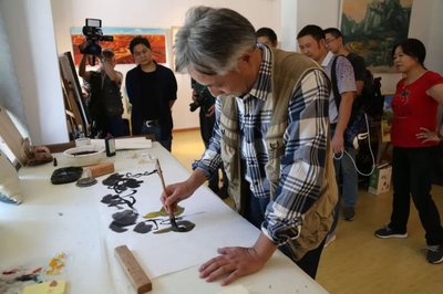 首屆豐收節(jié) 黃陂60余名文藝創(chuàng)作者齊聚木蘭花鄉(xiāng)慶豐收