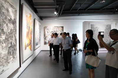 省文聯(lián)文藝創(chuàng)作研討會代表參觀2014四川美術(shù)作品展，共話文藝創(chuàng)作新方向
